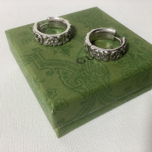 Gucci GG Vintage Floral Hoop Earrings - Picture 1 of 3